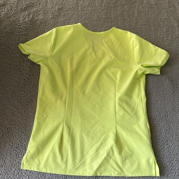 Figs Technical Collection Women Small Scrubs neon yellow  Pockets V Neck - Picture 4 of 4
